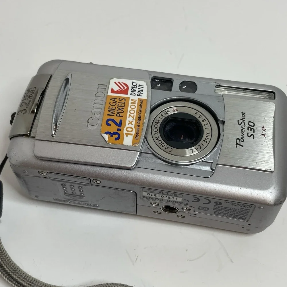 Canon PowerShot S30 3x Optical Zoom 3.0MP Silver Digital Camera No Battery Parts